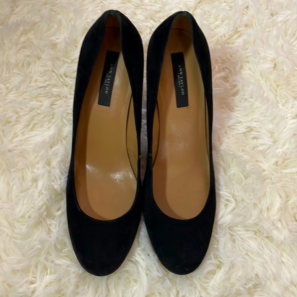 Ann Taylor Suede Round Toe Wedge Heel 8.5